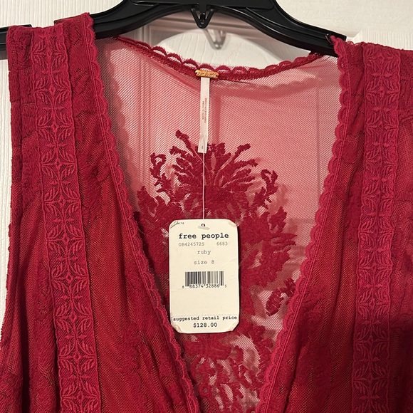 Free People BNWT Reign Over Me dress in Ruby color size 8 - Picture 4 of 6